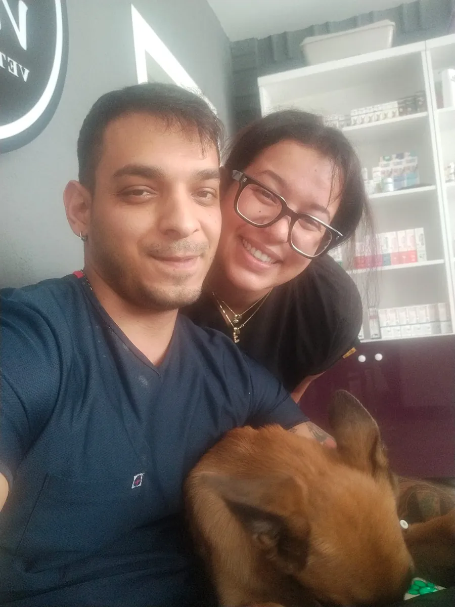 Veteriner hekimler Kaan Özcan ve Elif Yıldız klinikte
